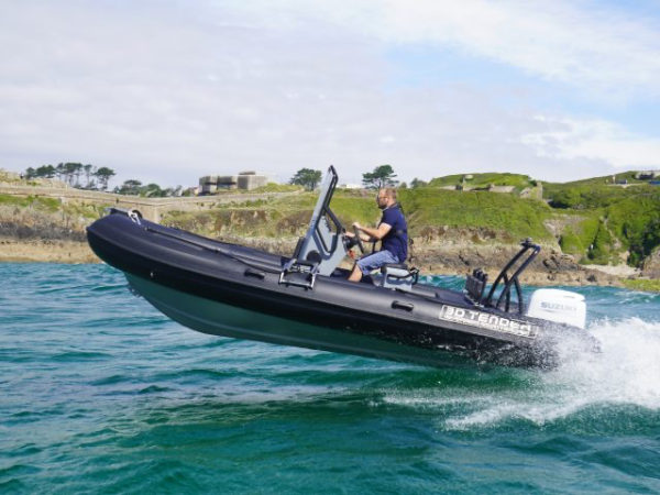 3D TENDER Nividic 5.50 Black 70cv YAMAHA de 2024 Image 3